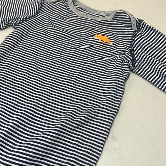 Simple joys Carter's boy pajama, 12 months. - Picture 2 of 2